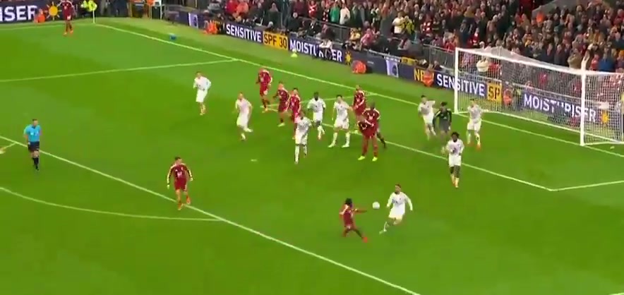 從這段視頻可以看出庫尼亞的球商和球感都很高