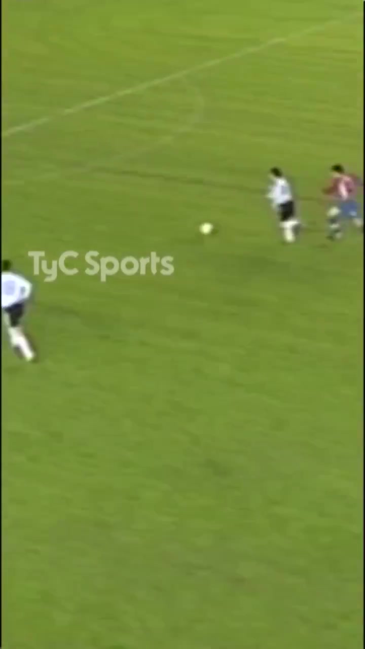 21年前的今天17歲梅西替補(bǔ)登場這標(biāo)志國家隊(duì)生涯開始了