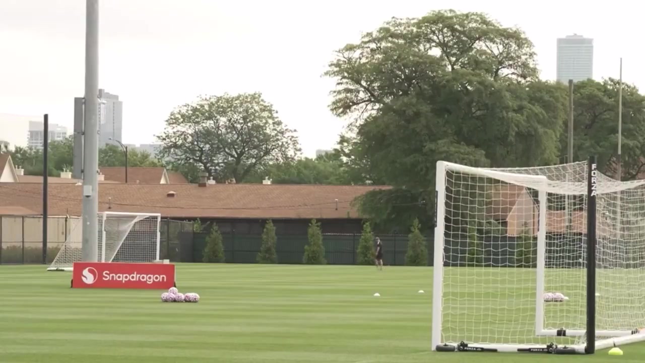 曼聯(lián)備戰(zhàn)伯恩茅斯姆貝烏莫繼續(xù)加入合練紅魔攻擊力會提升多少