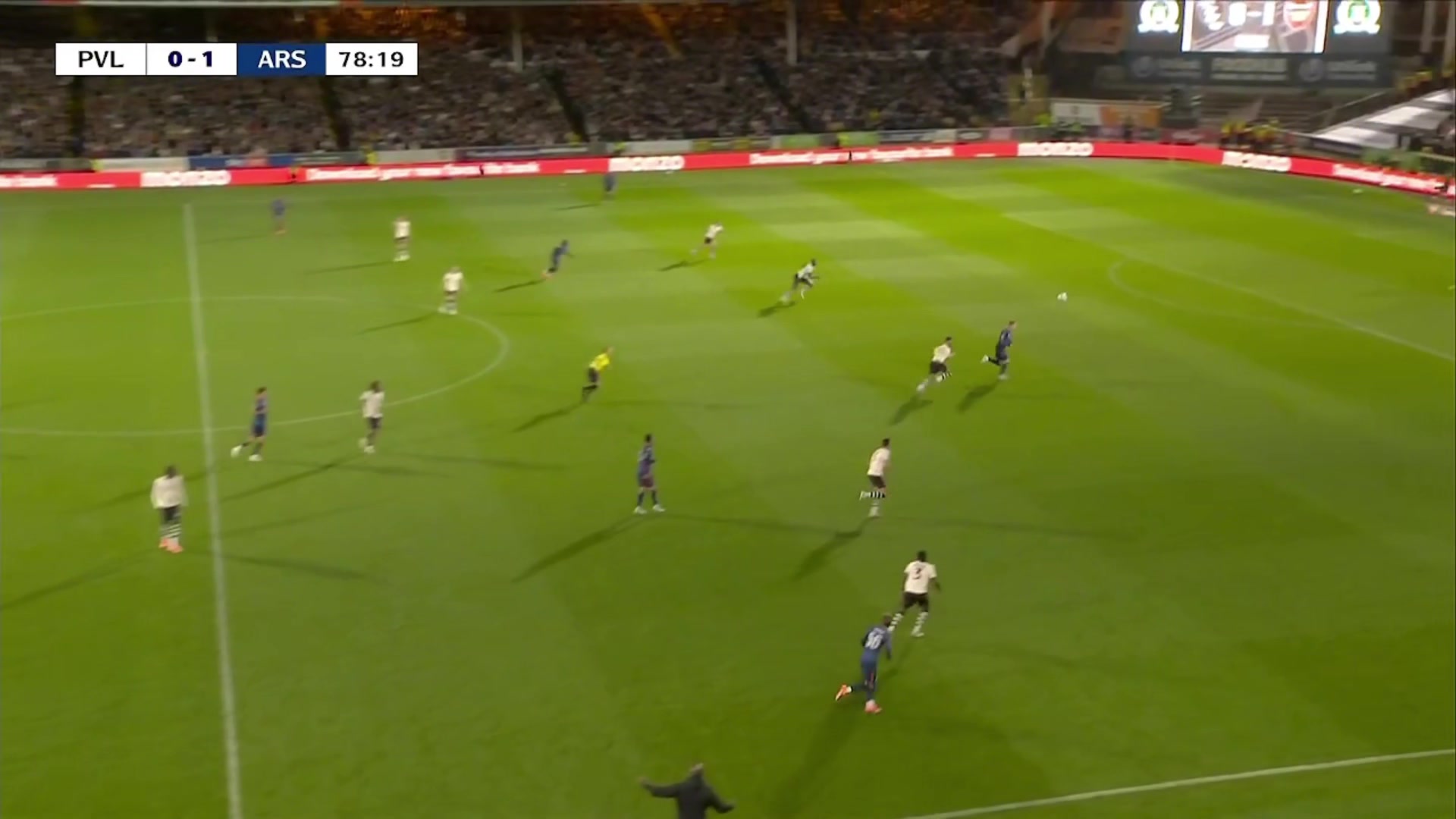 傳的很好了啊道曼一腳出球穿透防線約克雷斯單刀射門被封堵