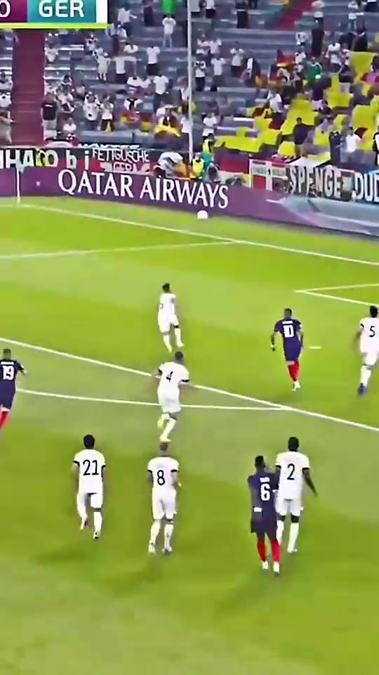 當(dāng)你以為博格巴的傳球傳大了時(shí)