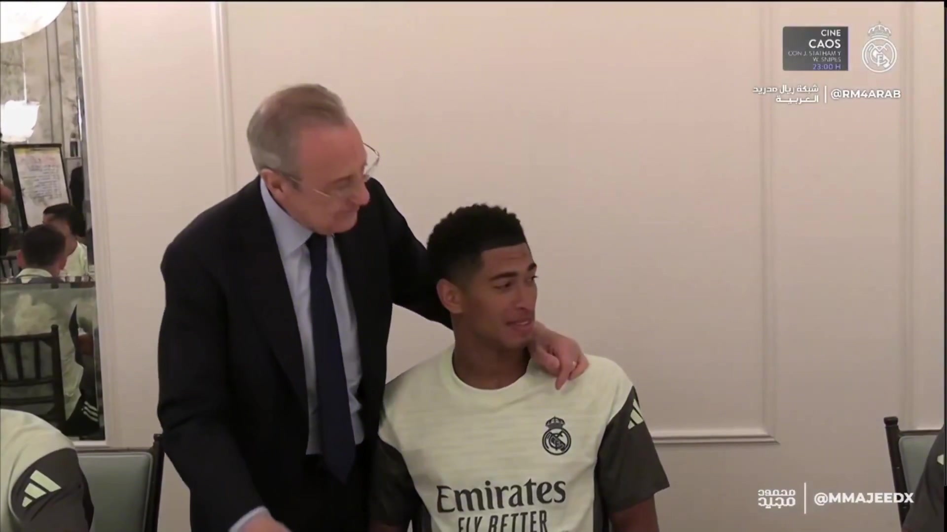 合理貝林厄姆向弗洛倫蒂諾介紹新簽下的球員阿諾德