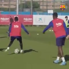 招牌迷蹤步登貝萊多年前巴薩訓(xùn)練場(chǎng)上展現(xiàn)的無解技術(shù)