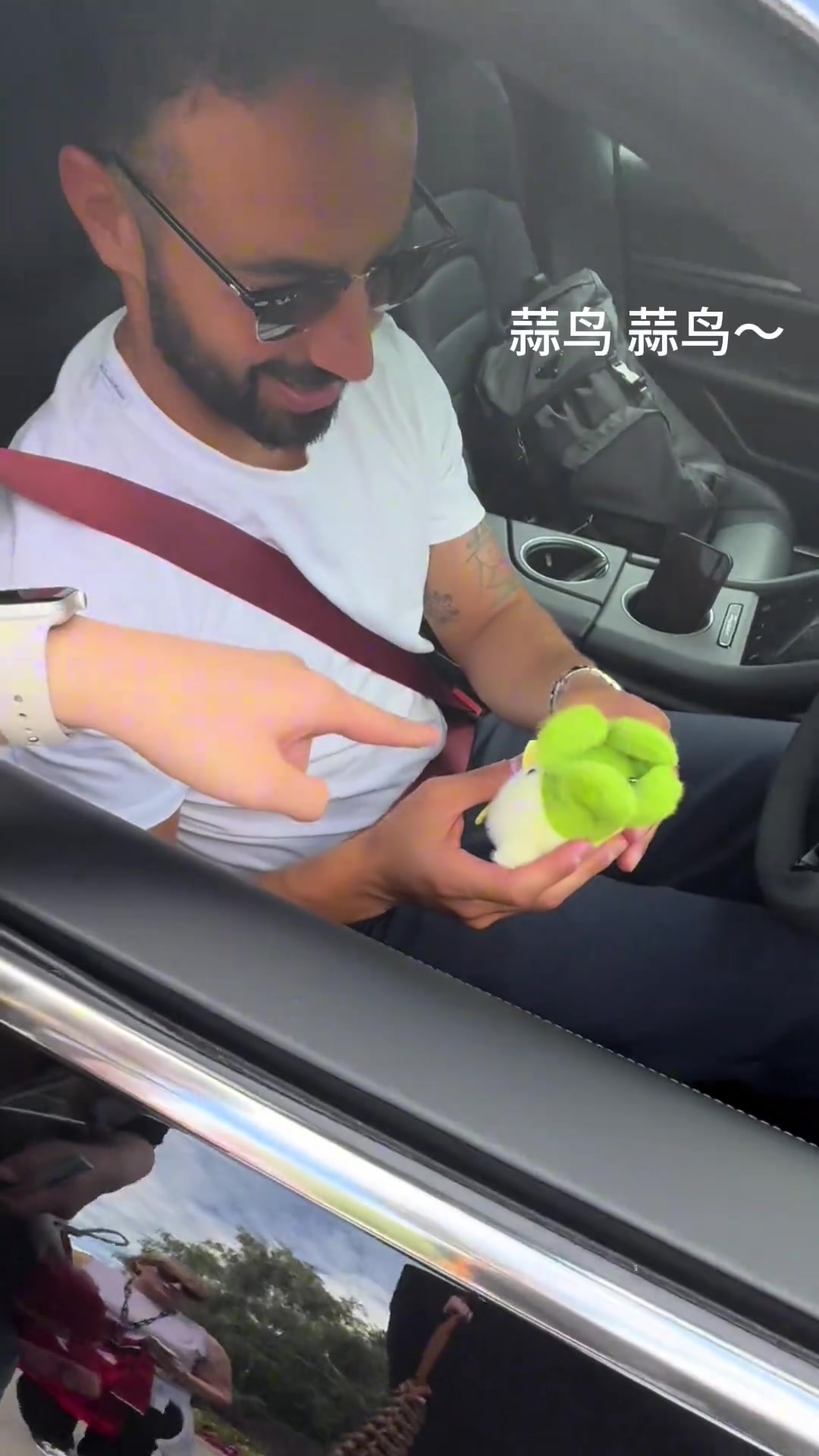 什么水平?小姐姐送蒜鳥玩偶給阿莫林哈哈哈