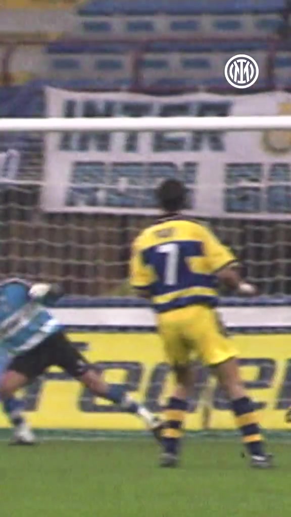 重劍無鋒國米官推曬維埃里藍黑生涯精彩進球