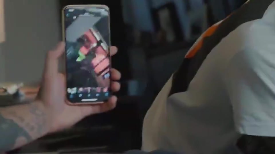 永遠的MSN內馬爾此前在紀錄片里分享梅西蘇牙醉酒跳舞視頻