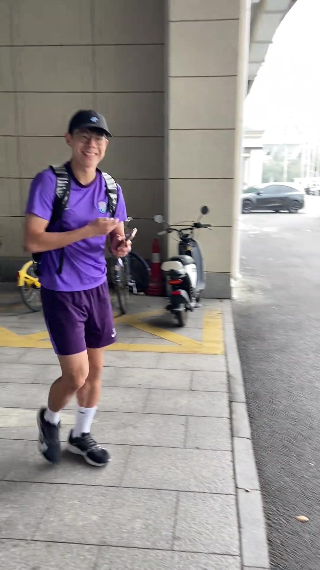 孫銘謙這是我見過最謙虛的球員還摘耳機和球迷打招呼很有禮貌