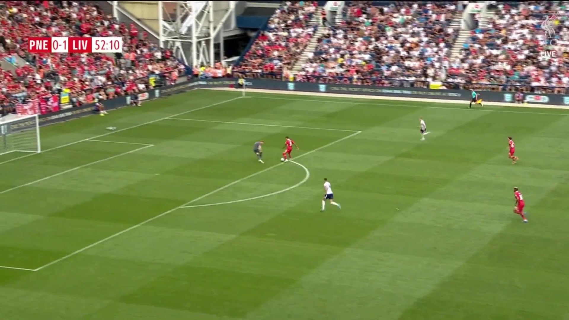 努涅斯破門隨后連做若塔兩個經(jīng)典慶祝動作悼念隊友