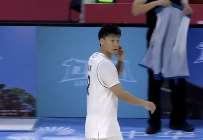 廣東11人出戰(zhàn)，隻有1人被杜鋒雪藏！秘密武器留著擊潰周琦韓德君