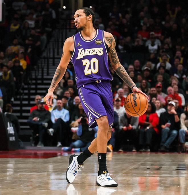 祖母打兩份工，他迫切想打NBA，湖人雙向球員復(fù)刻流感之戰(zhàn)！