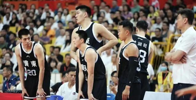 42+28！還沒碰到周琦胡金秋，廣東內(nèi)線已被打爆！杜鋒你是真沒招