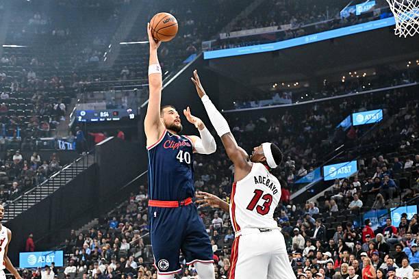 比賽觀感太糟糕瞭！快船內(nèi)線支柱的下滑幅度明顯偏大瞭一些？