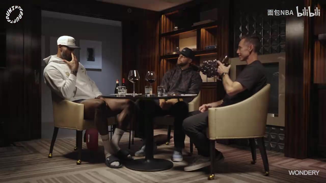 小球時(shí)代詹姆斯提問庫里什么時(shí)候意識(shí)到自己開創(chuàng)了一個(gè)時(shí)代