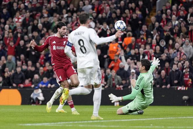 庫(kù)爾圖瓦昨夜對(duì)利物浦撲救8次，歐冠生涯僅次于22年決賽的9次