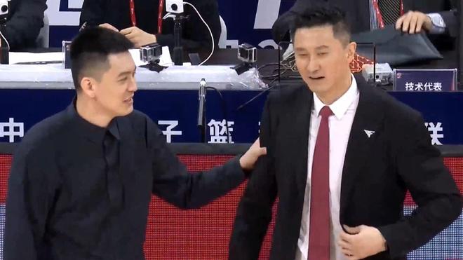 廣東3消息！杜鋒回懟楊鳴，李春江正式回歸，胡明軒“背刺”徐傑