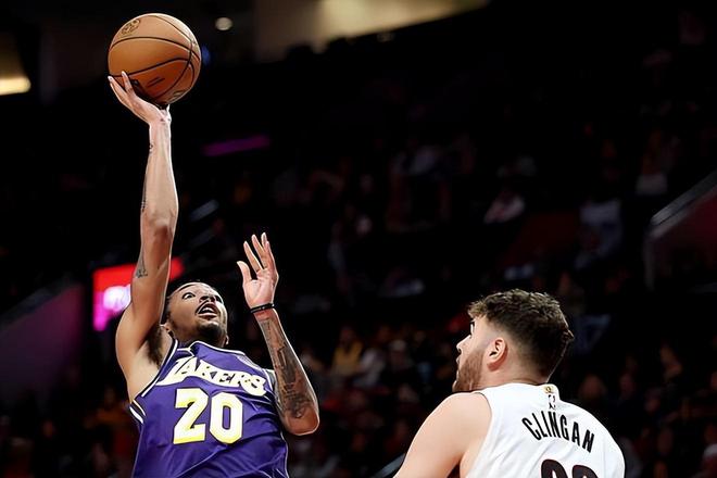 湖人兩大球星：史密斯每天都在努力訓練，他配得上一切掌聲