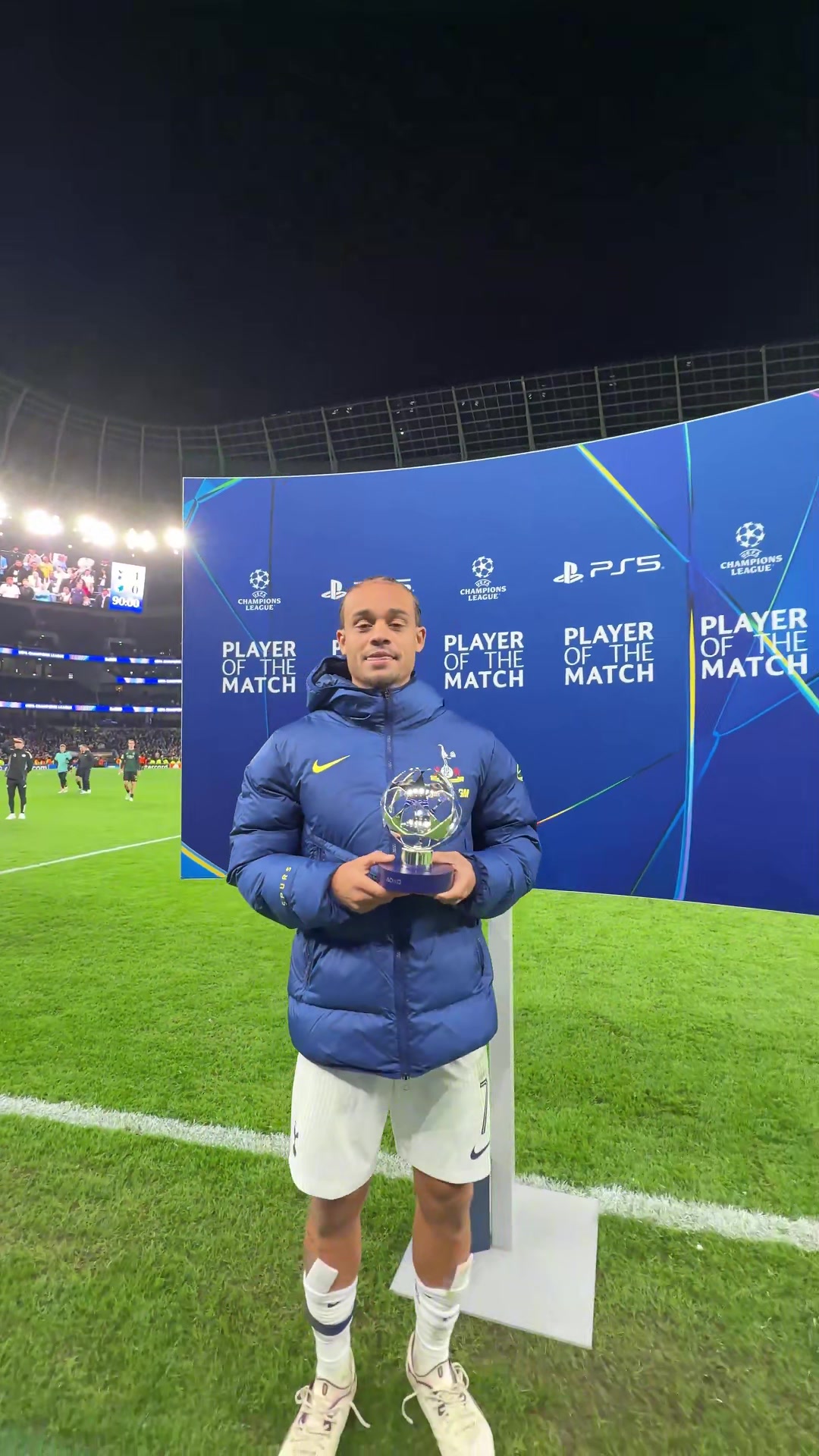 哈維西蒙斯憑借對陣哥本哈根的出色表現(xiàn)榮膺全場最佳球員