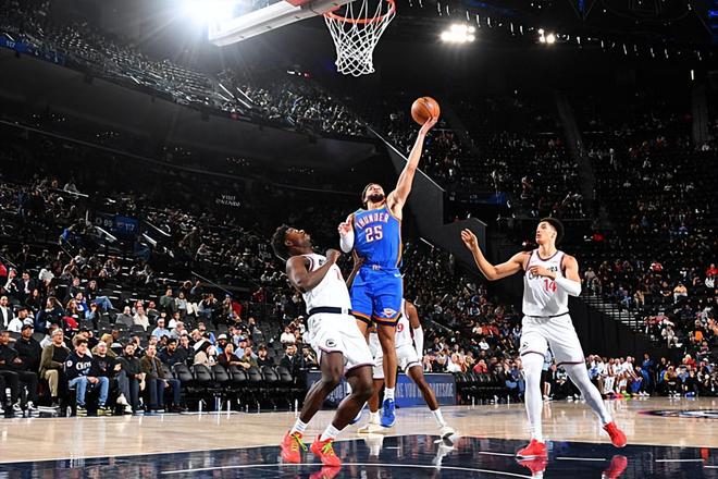 每場都有進(jìn)步！面對快船雷霆後場新星展現(xiàn)出瞭超強(qiáng)的防守能力？