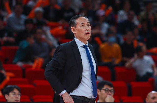 北京男籃揭幕戰(zhàn)！許利民拒絕輸球，廖三寧全力出擊，央視直播