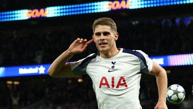 歐冠上演“后衛(wèi)神跡”！范德文千里走單騎引爆全場