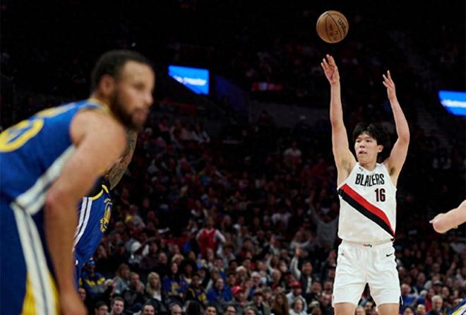 楊瀚森再次遭下放，決戰(zhàn)雷霆時將再召回，枯坐冷板凳成賣票吉祥物