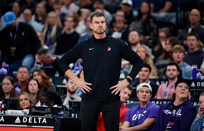 開拓者主教練：湖人後場新星簡直是無所不能，我們根本防不住他