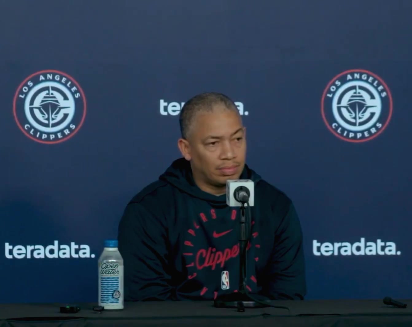 還在試驗陣容泰倫盧回應記者提問比爾是我們的首發(fā)球員