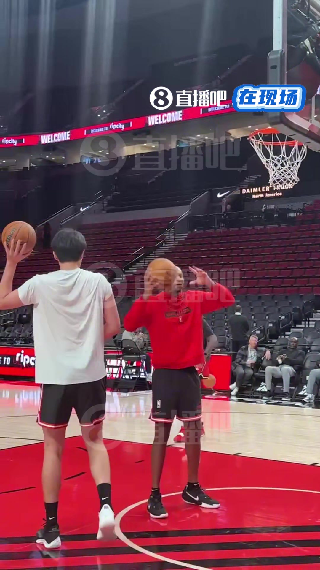 今天迎戰(zhàn)聯(lián)盟第一的雷霆楊瀚森賽前和助教練習籃下卡位以及搶板終結(jié)得分