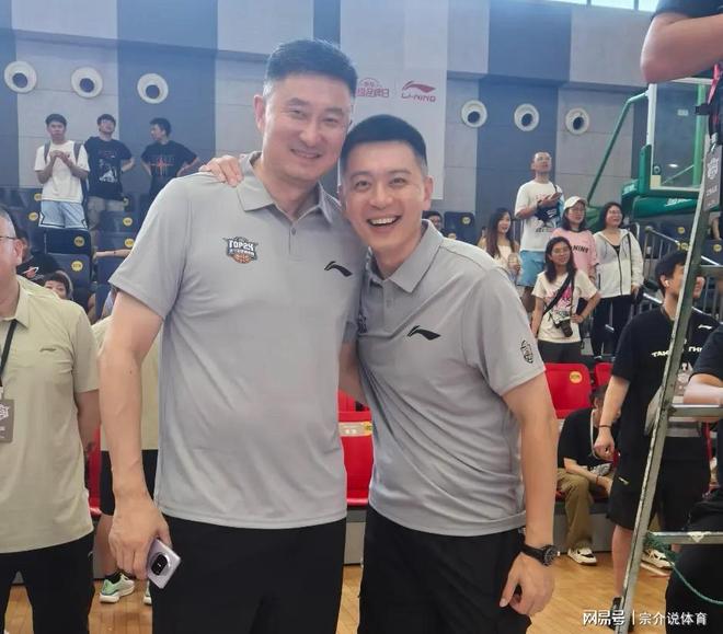 直接起飛，遼寧隊(duì)64分狂勝澳門，楊鳴表揚(yáng)兩人，調(diào)侃杜鋒惹爭(zhēng)議