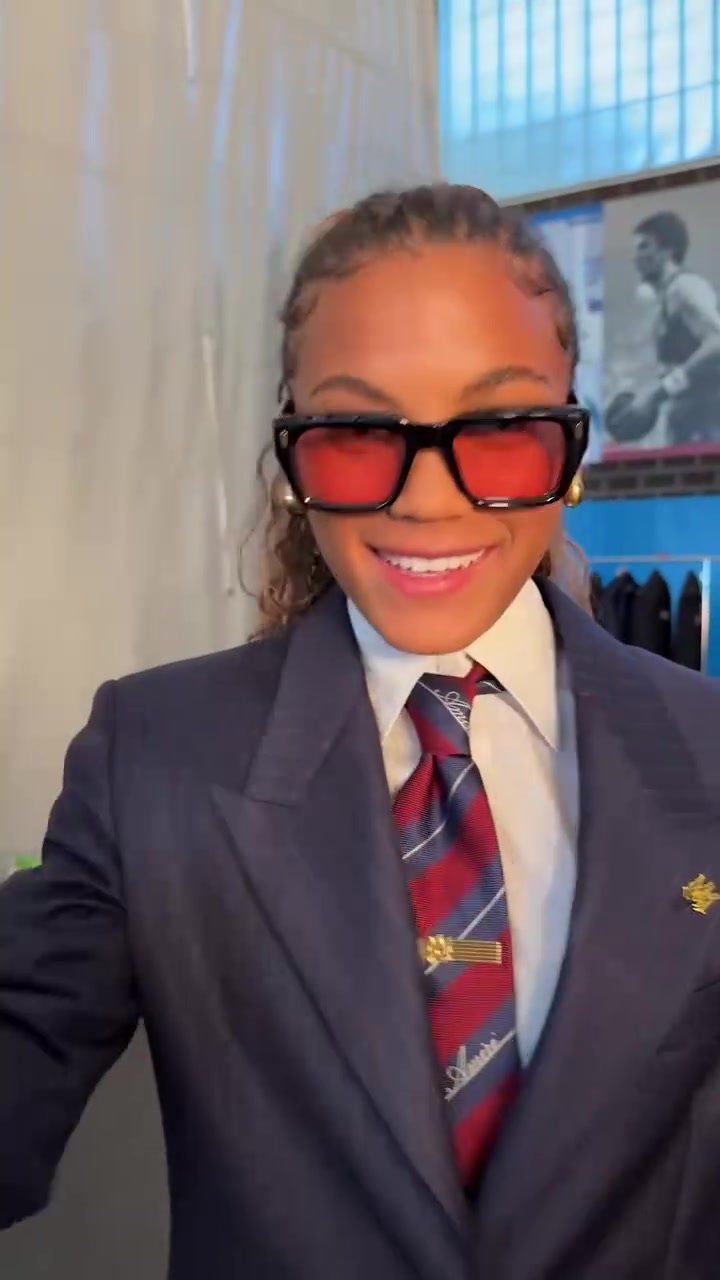 這么帥的嗎巴薩女足的西裝大片這一個個職場精英