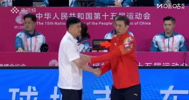 拿600萬！全場7中0+罰球不中，杜鋒不爽，球迷：分300萬給徐傑吧