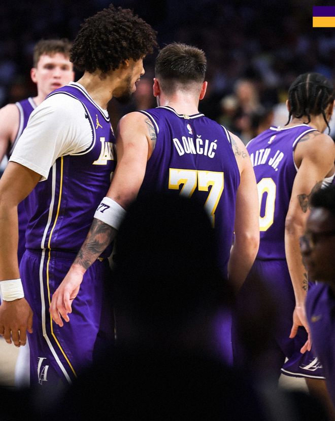 轟35+13+9+5斷2帽！東契奇又刷紀(jì)錄湖人五連勝 手臂肌肉更為搶眼