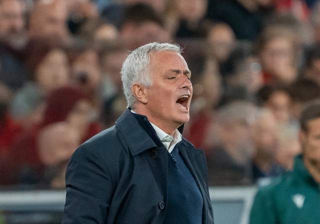 62歲穆里尼奧麻了：上任48天 歐冠3敗0分0球！淪為送分童子