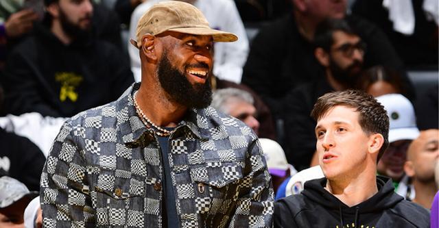 曝詹姆斯已被批準(zhǔn)進(jìn)行對(duì)抗性訓(xùn)練 1-2周內(nèi)接受重新評(píng)估