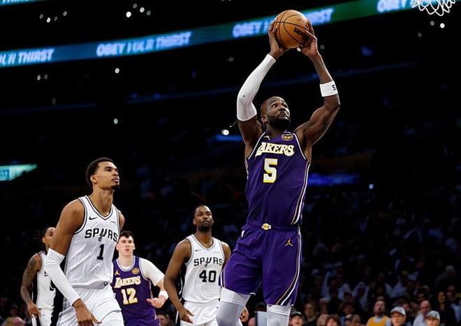 與上賽季相比簡(jiǎn)直判若兩人！湖人用800萬(wàn)年薪就簽到瞭內(nèi)線支柱？