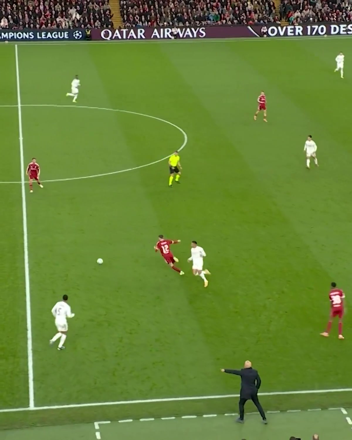 歐冠官方怒贊布拉德利大師級表現(xiàn)一己之力凍結(jié)皇馬邊路沖擊