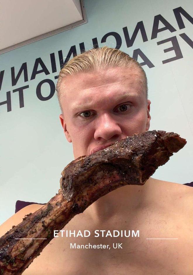 快速補(bǔ)充能量，哈蘭德曬自己賽后吃烤羊排照片