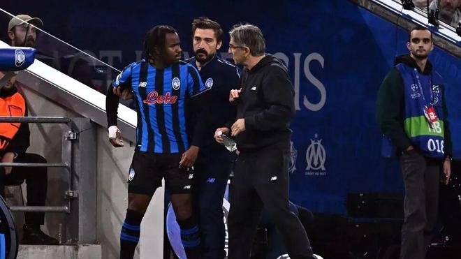 歐冠爆發(fā)內(nèi)訌！盧克曼不滿(mǎn)被換下 主帥上手“教育”他