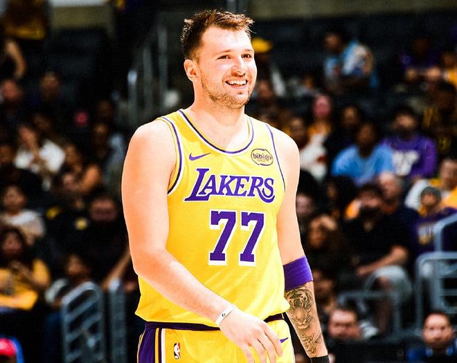 35分9板13助5斷！就在今天，3項(xiàng)前無古人的NBA紀(jì)錄被盧卡達(dá)成瞭