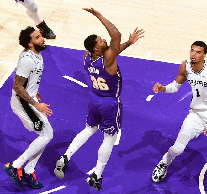 瘋瞭，84罰！湖人118-116馬刺，看數(shù)據(jù)：頭號(hào)功臣是他！