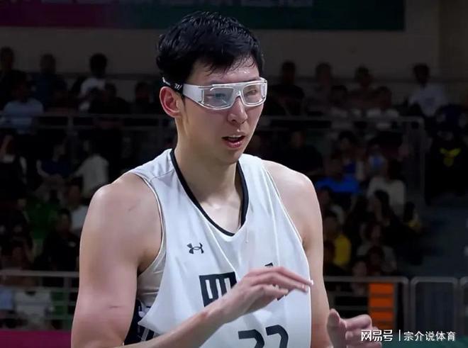 周琦為四川隊(duì)拼瞭，瘋狂暴扣蓋帽，帶隊(duì)連勝太無敵，廣東球迷破防