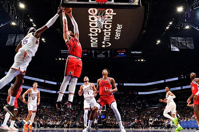 慘敗中為數(shù)不多的亮點(diǎn)！快船的主要問題可能並不在內(nèi)線支柱身上？