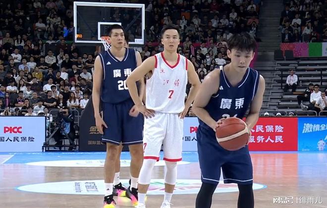 杜鋒賭贏瞭！廣東男籃險(xiǎn)爆大冷，杜潤(rùn)旺被棄用，徐傑成“新老大”