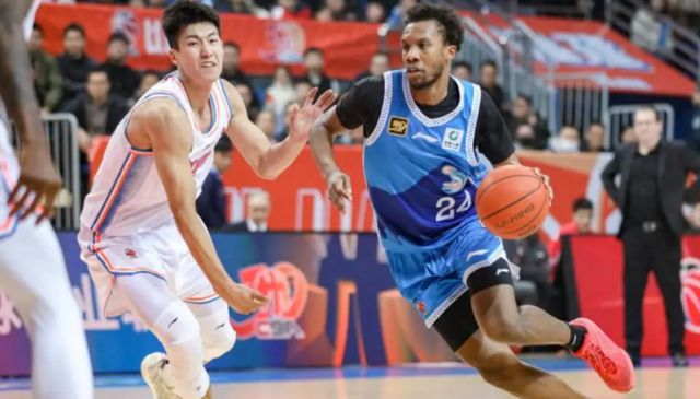 正式官宣！CBA頂級(jí)外援加盟新疆男籃，攜手齊麟，劉煒沖擊前四