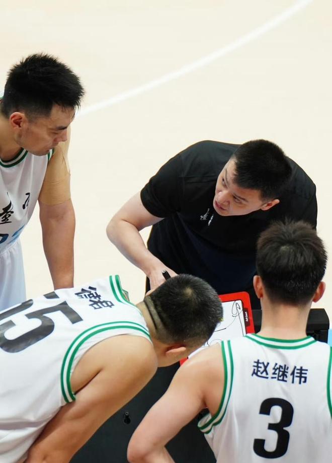 32分大勝，遼寧鎖定小組第1！韓德君11中8寶刀不老，3連冠有望瞭