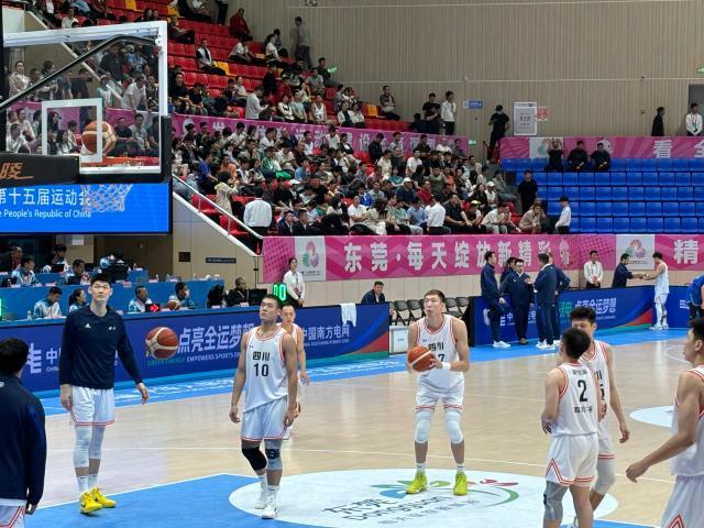 統(tǒng)治籃下助四川小組賽全勝！周琦：淘汰賽不容有失