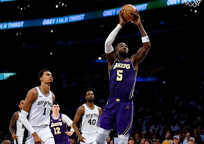 湖人內(nèi)線支柱：教練組信任我的防守，雷迪克要我們培養(yǎng)出冠軍心態(tài)