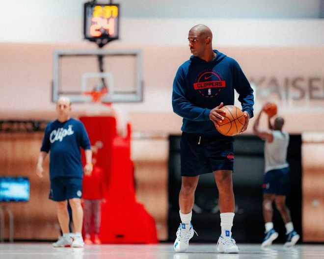 真要退役！場(chǎng)均2.3分+24%命中率，NBA生涯到頭瞭，再見，控衛(wèi)之神