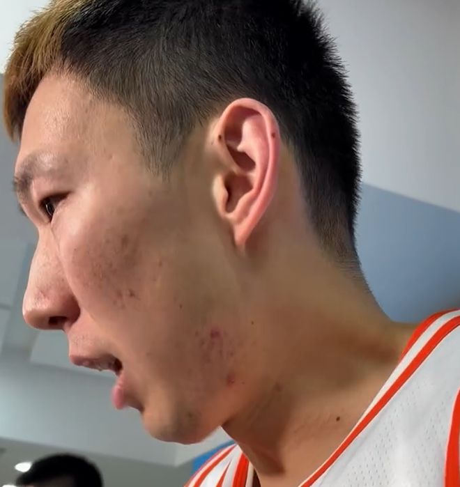 四川四連勝周琦談腰傷：恢復(fù)不錯(cuò)，會(huì)力所能及！淘汰賽將遭考驗(yàn)！