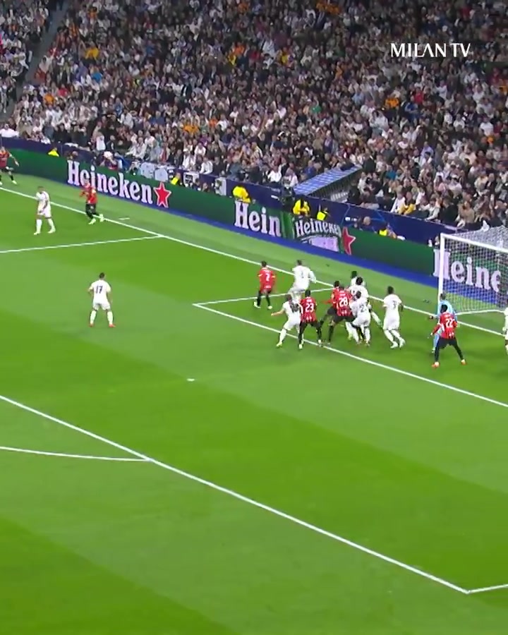 米蘭經(jīng)典比賽回顧歐冠3-1戰(zhàn)勝皇馬